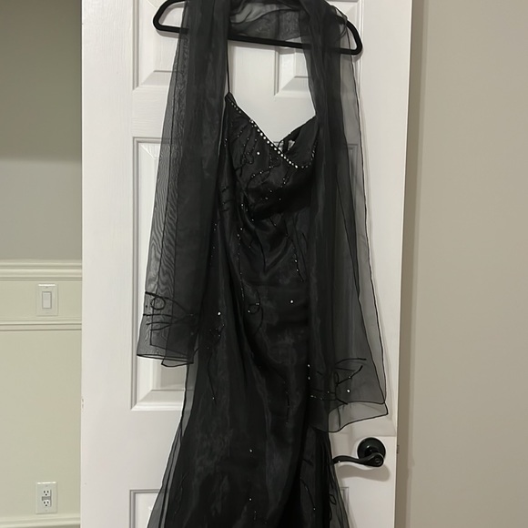 FORMAL DRESS - Picture 6 of 7
